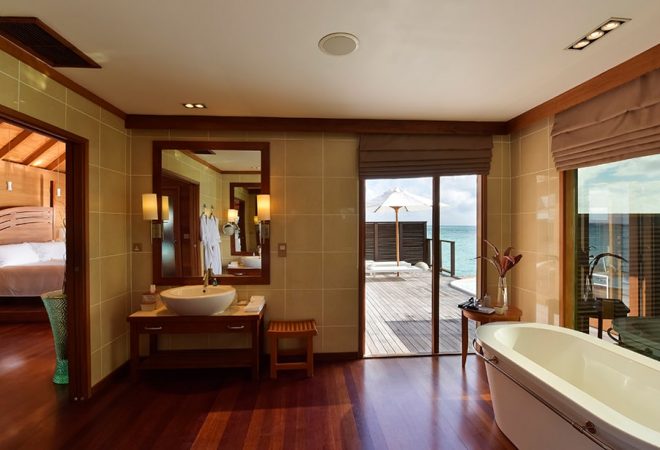 Deluxe Water Villa bathroom