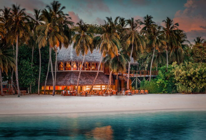 Conrad Maldives Rangali Island Ufaa By Jeremy Leung dining Restaurant dining with sharks